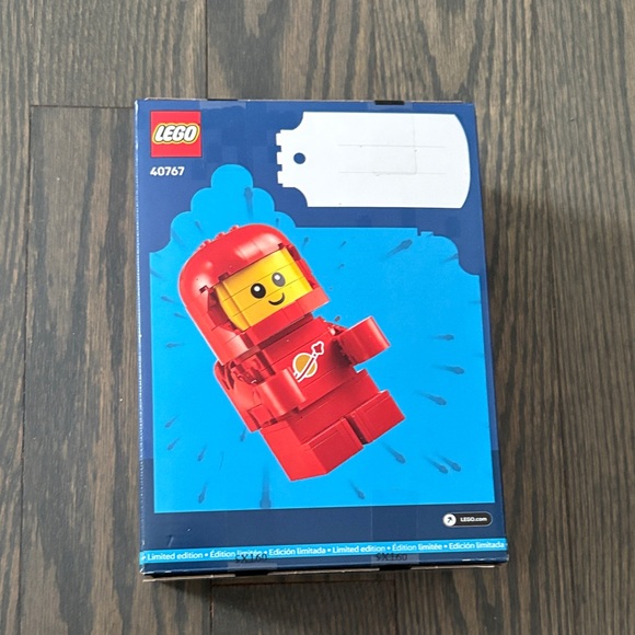 LEGO Red Mini Astronaut Building Set - Picture 2 of 5